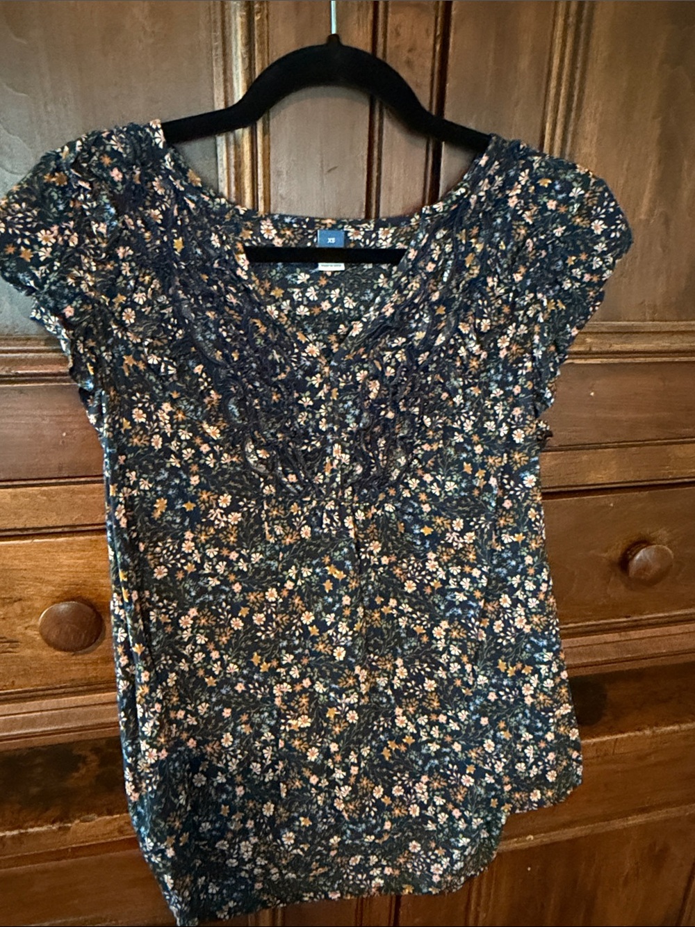 Old Navy Navy Blue Floral Short-Sleeve V-Neck Top